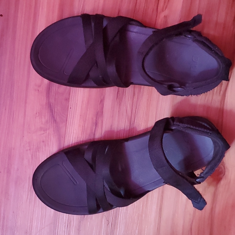 Teva waterproof sandals women's size 9